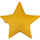 Das KraftKids Sternkissen Cord Breitcord Gelb Senf ist ein weiches, gelbes, sternförmiges Cordkissen mit einem kleinen Stoffanhänger - ideal, um jedes Kinderzimmer zu verschönern. Abgebildet auf einem weißen Hintergrund.