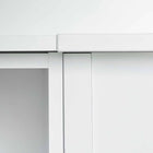 Nahaufnahme von KraftKids Stauraumregal WIC123-12 für Wickeltisch, passend für Wickelaufsatz für IDANÄS und HEMNES: klare, moderne Linien und schlichte Aufbewahrung-ideal fürs Babyzimmer vor weißer Wand.